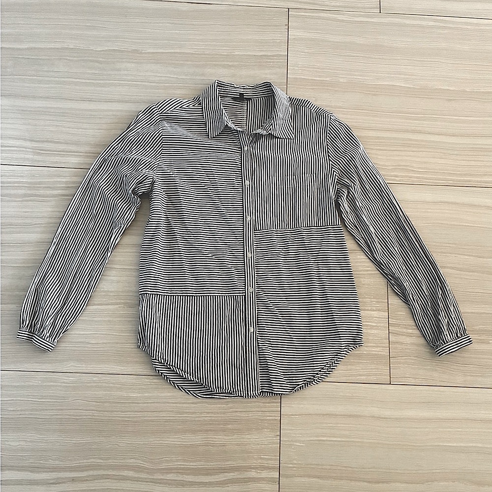 Joe’s Collection Women's Black & White Striped Button-Down Shirt, Small